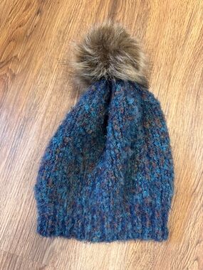 Textured Knit Pom Pom Beanie in Teal and Brown